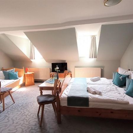 Hotel Ross Zwoenitz ภายนอก รูปภาพ