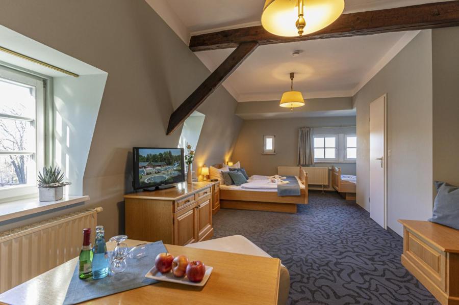 Hotel Ross Zwoenitz ภายนอก รูปภาพ